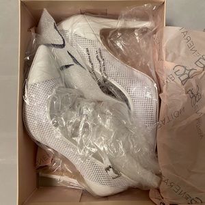 BCBGeneration White Pointed Toe Heels